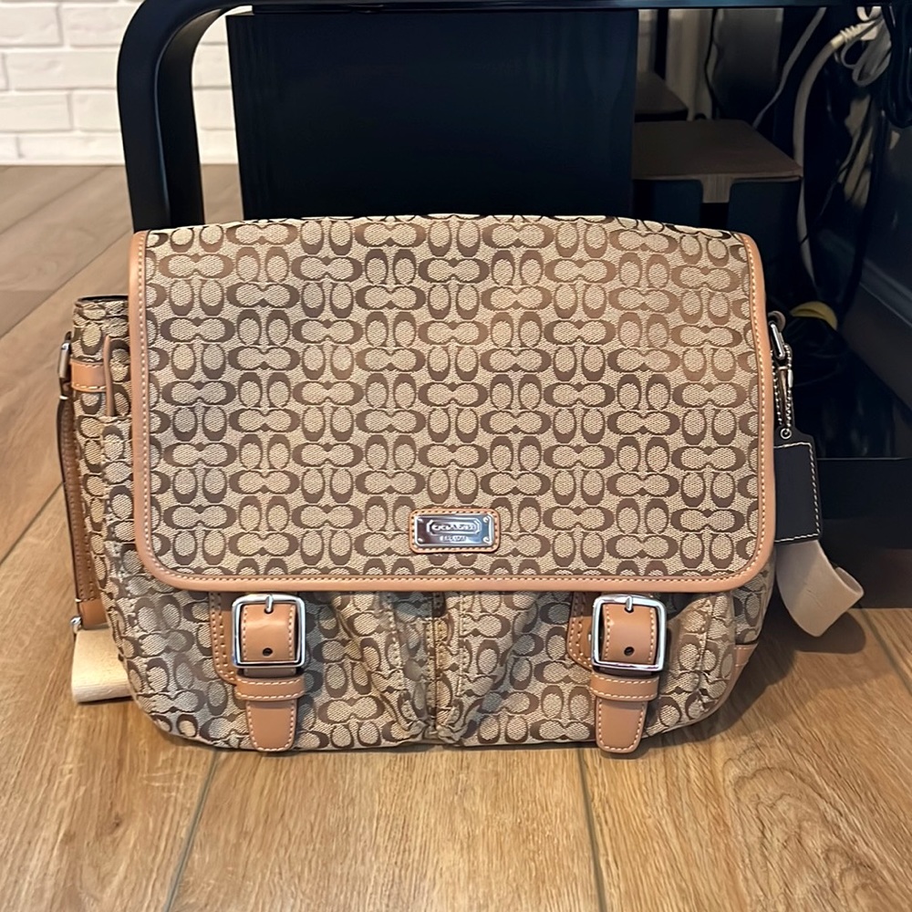Signature Jacquard Unisex Flap F70283 Khaki/Camel Canvas Messenger Bag 💼